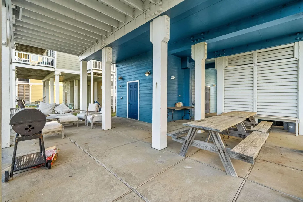 4223 King Rail Circle Galveston, TX 77554