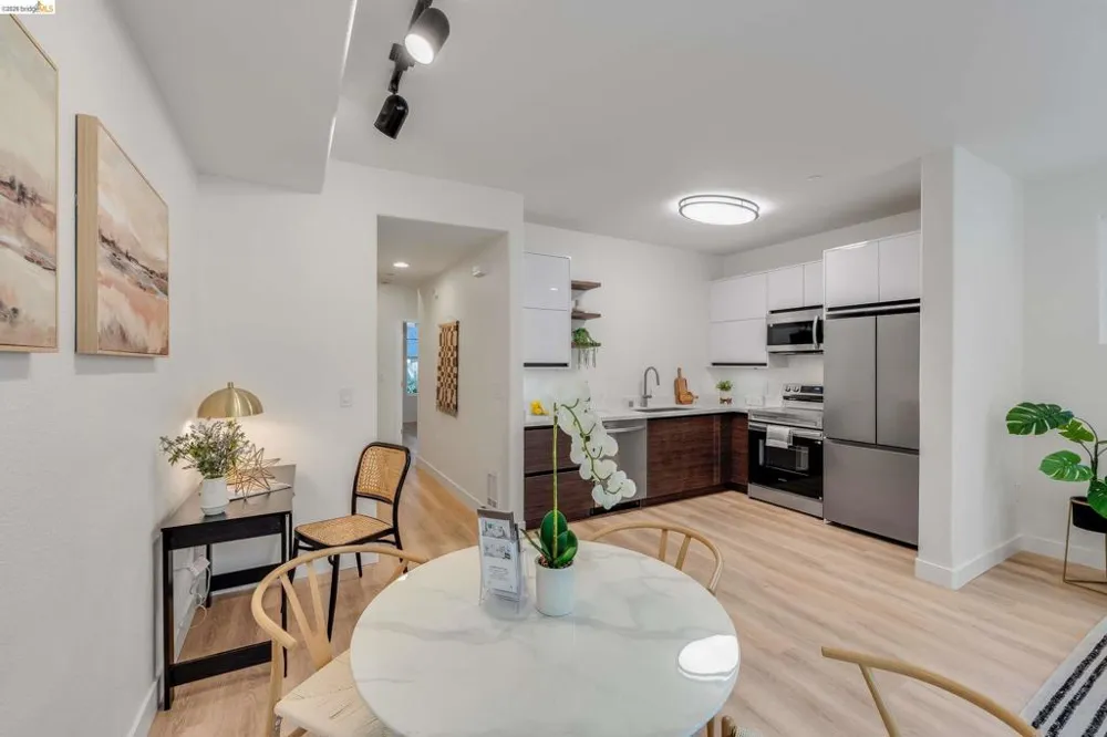 1121 40Th St #4104 Emeryville, CA 94608