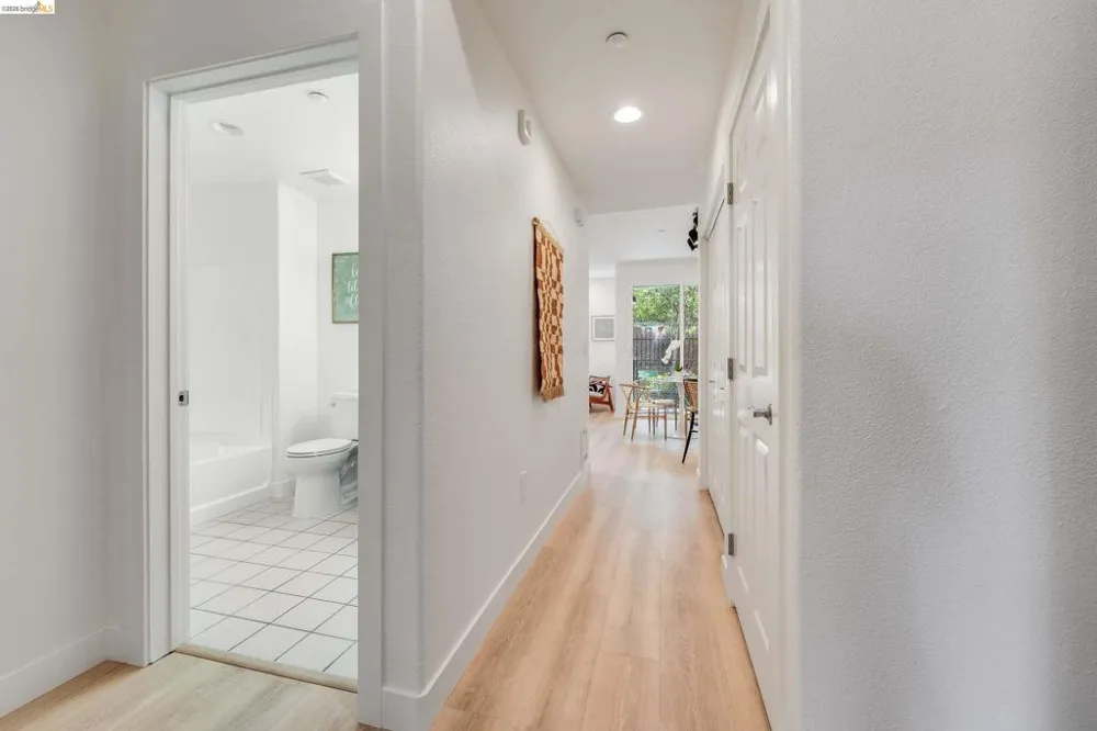 1121 40Th St #4104 Emeryville, CA 94608