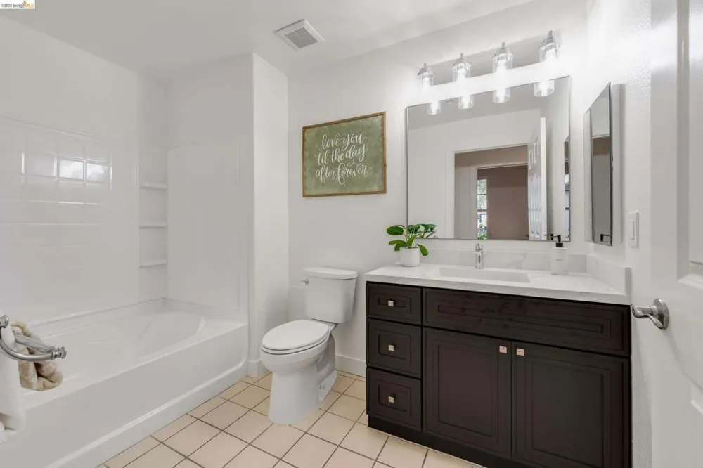 1121 40Th St #4104 Emeryville, CA 94608