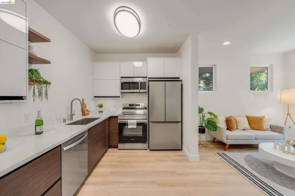 1121 40Th St #4104 Emeryville, CA 94608