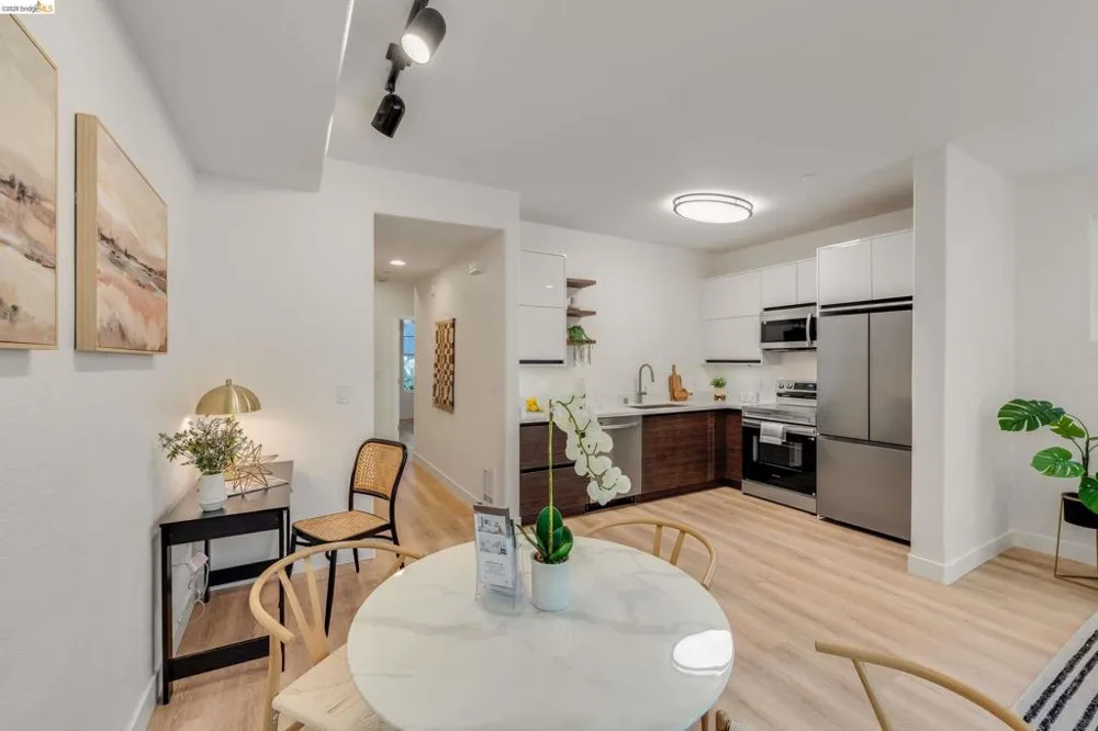 1121 40Th St #4104 Emeryville, CA 94608