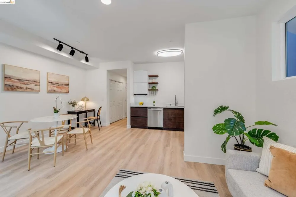 1121 40Th St #4104 Emeryville, CA 94608