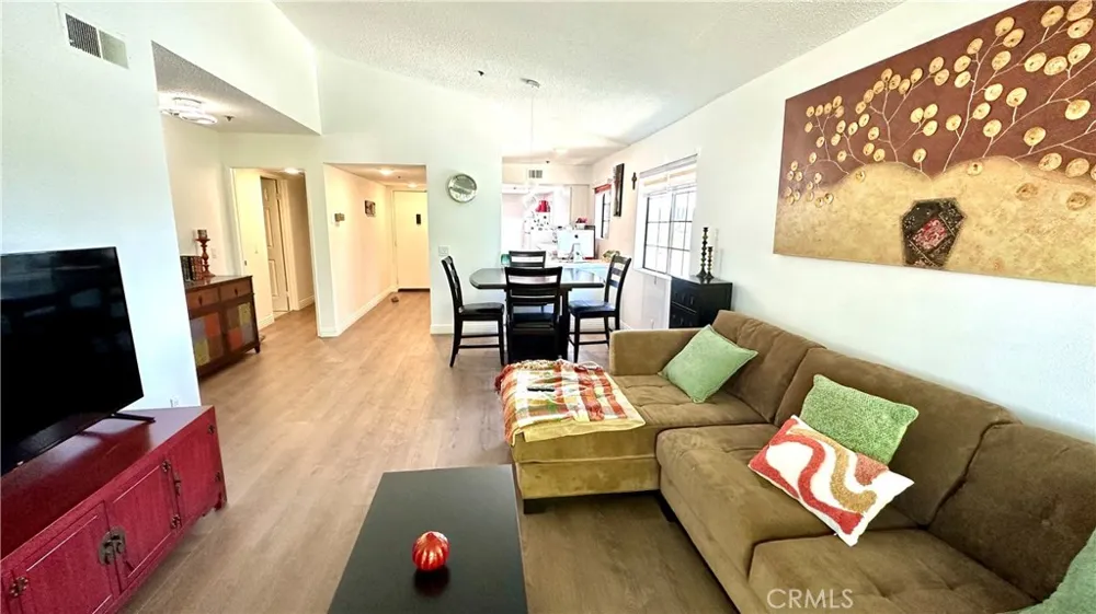 6545 Reseda Boulevard #24 Reseda, CA 91335