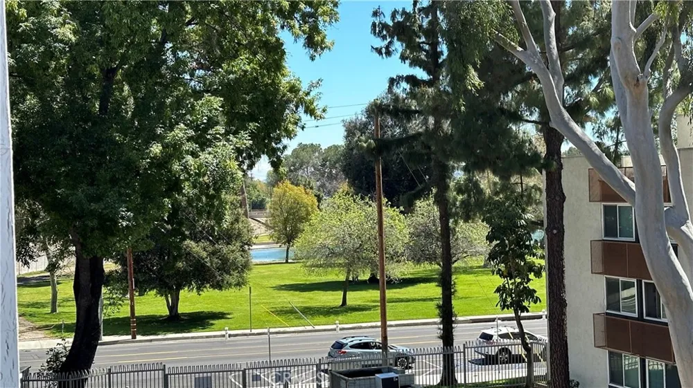6545 Reseda Boulevard #24 Reseda, CA 91335