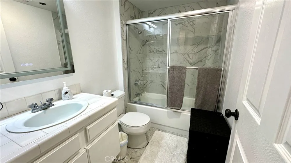 6545 Reseda Boulevard #24 Reseda, CA 91335