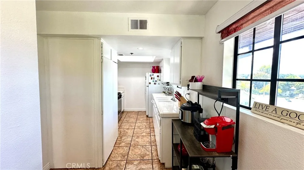 6545 Reseda Boulevard #24 Reseda, CA 91335
