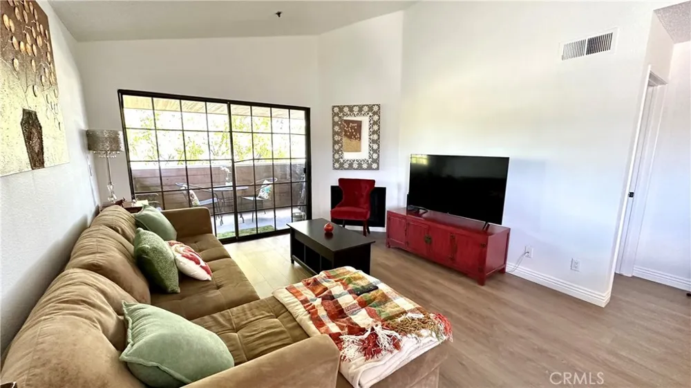 6545 Reseda Boulevard #24 Reseda, CA 91335