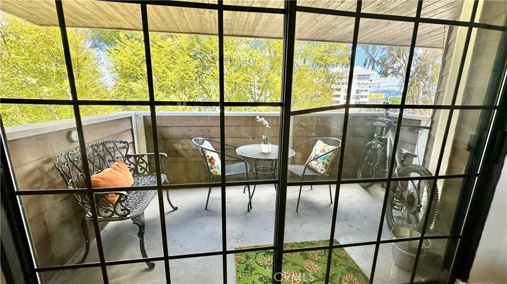 6545 Reseda Boulevard #24 Reseda, CA 91335