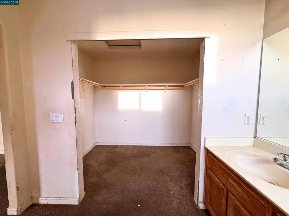 1990 Pisa Cir Stockton, CA 95206