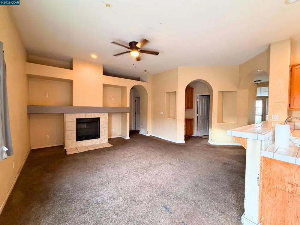 1990 Pisa Cir Stockton, CA 95206