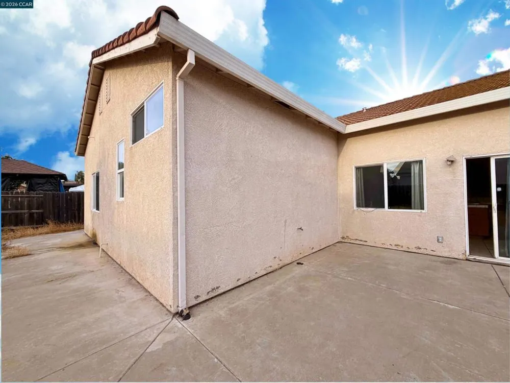 1990 Pisa Cir Stockton, CA 95206