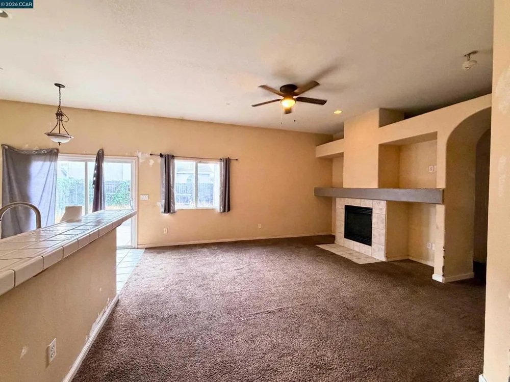1990 Pisa Cir Stockton, CA 95206