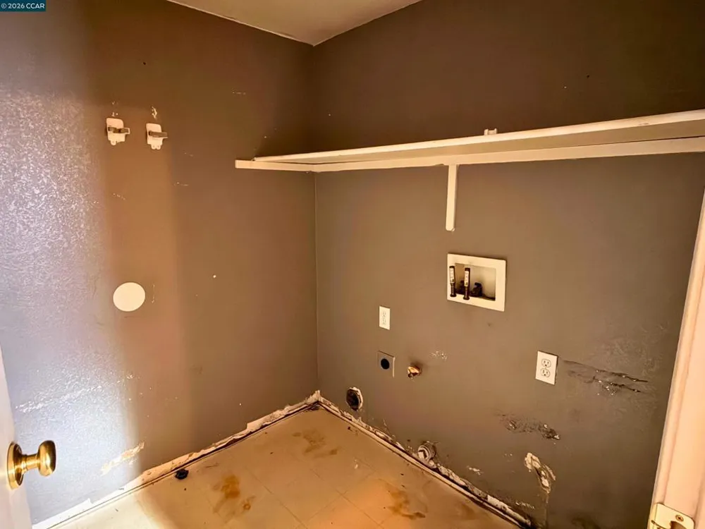 1990 Pisa Cir Stockton, CA 95206