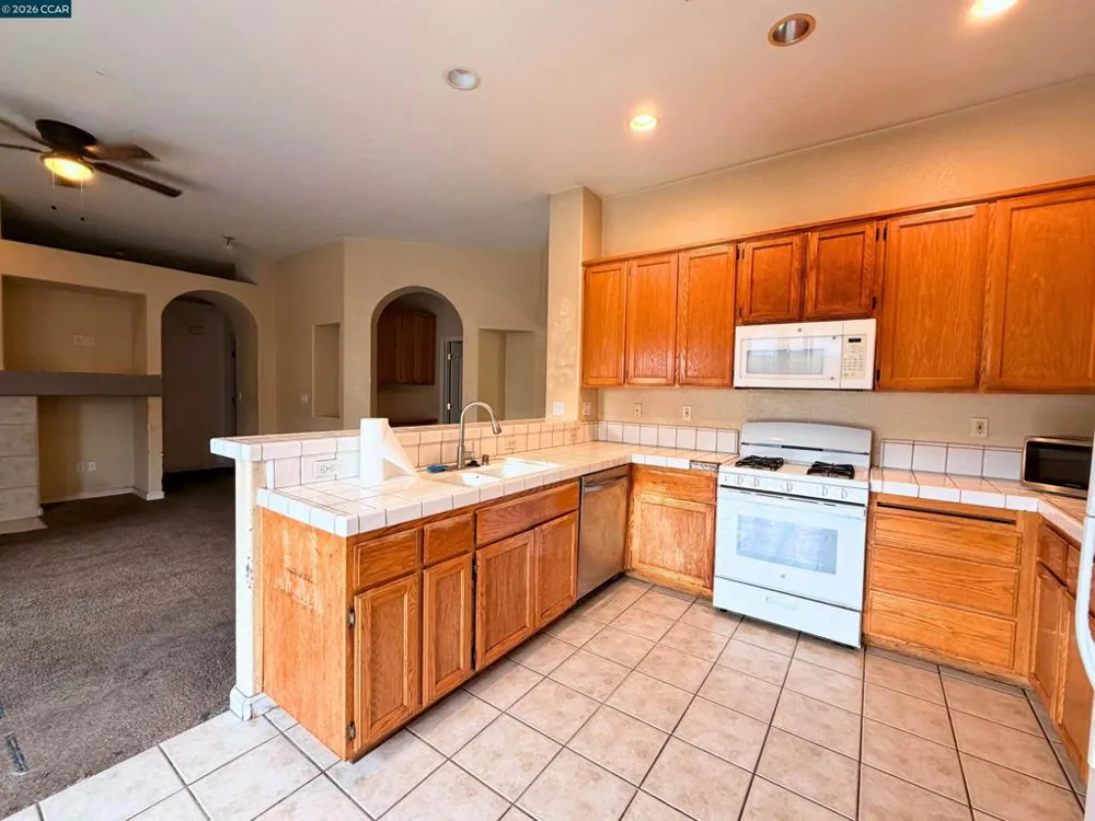 1990 Pisa Cir Stockton, CA 95206