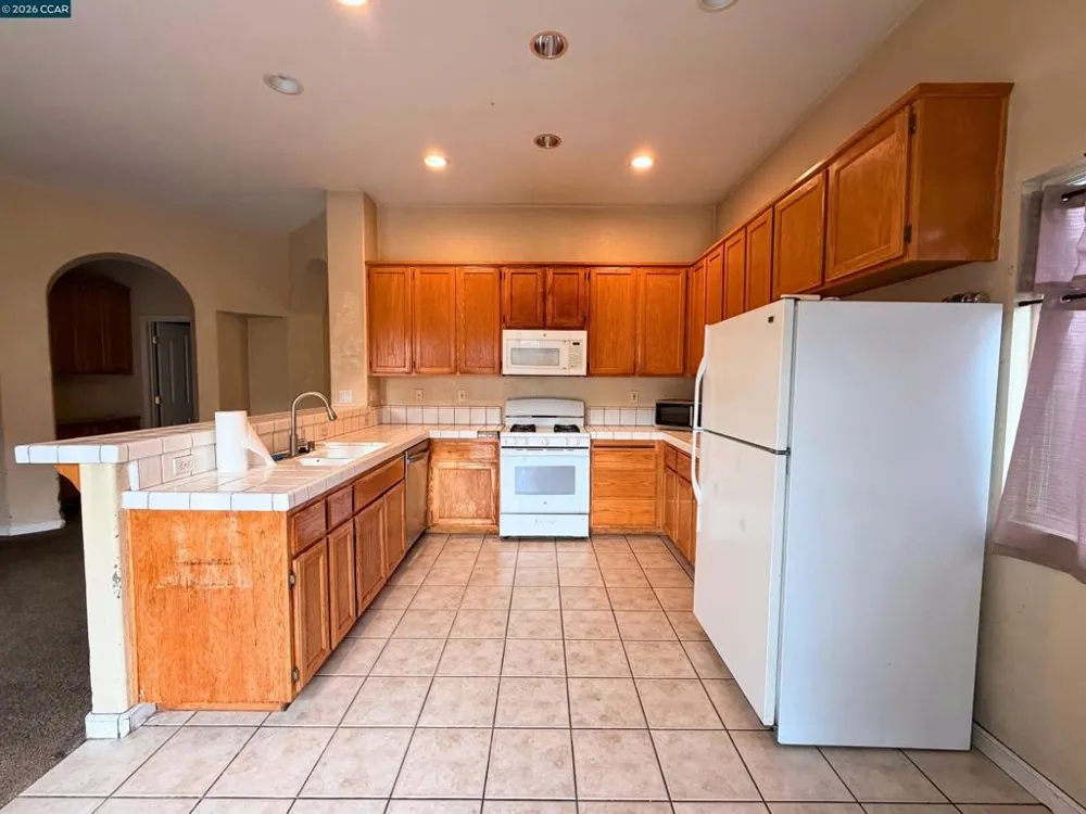 1990 Pisa Cir Stockton, CA 95206