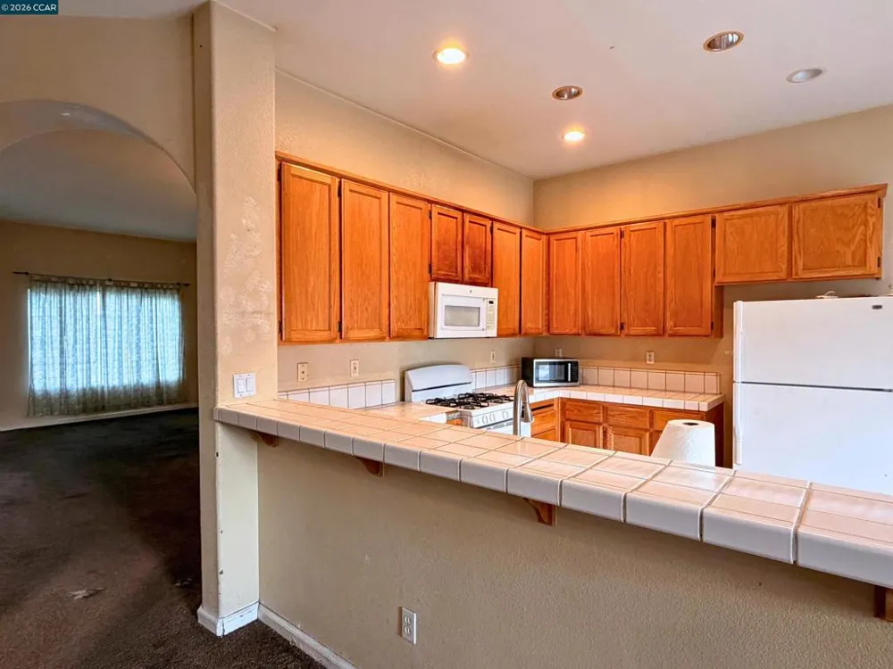 1990 Pisa Cir Stockton, CA 95206