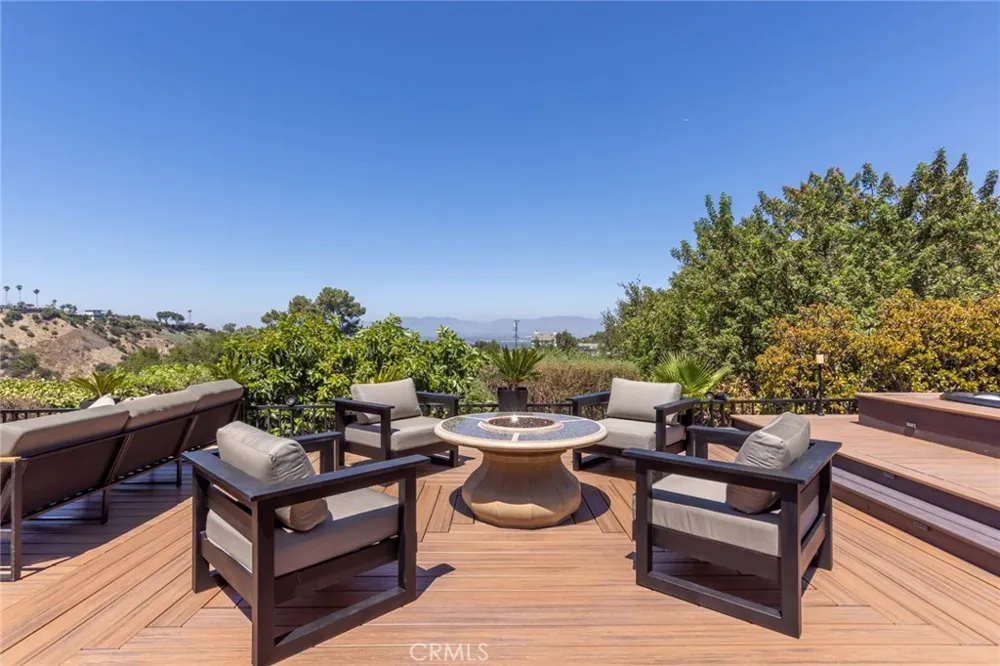 3351 Coy Sherman Oaks, CA 91423