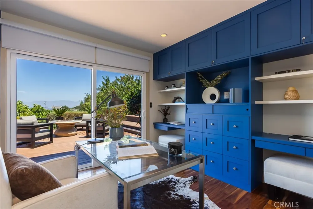 3351 Coy Sherman Oaks, CA 91423