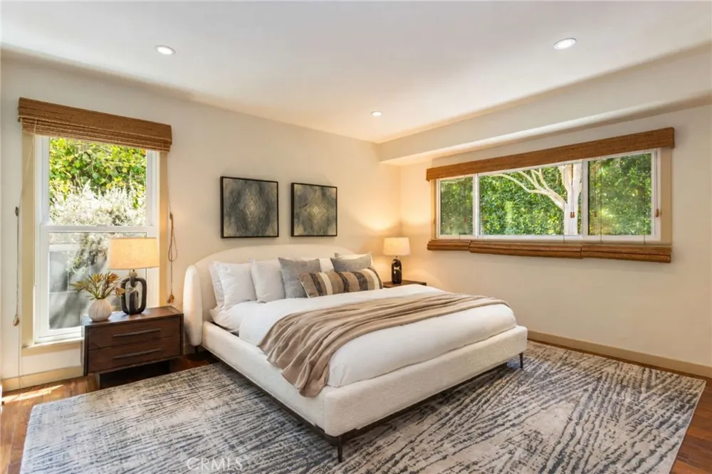 3351 Coy Sherman Oaks, CA 91423