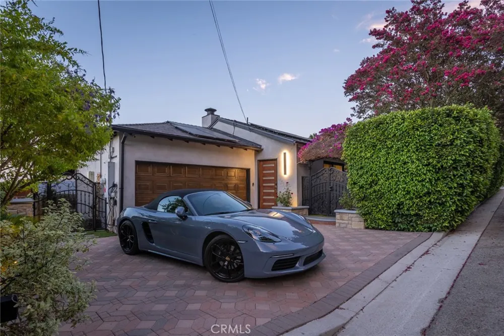 3351 Coy Sherman Oaks, CA 91423