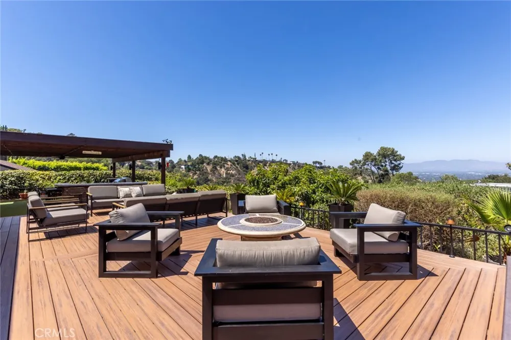 3351 Coy Sherman Oaks, CA 91423