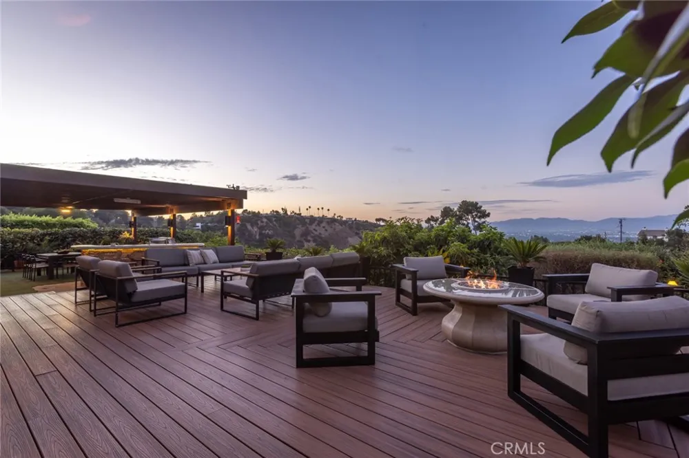 3351 Coy Sherman Oaks, CA 91423