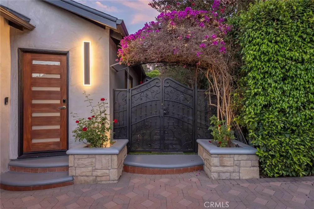 3351 Coy Sherman Oaks, CA 91423