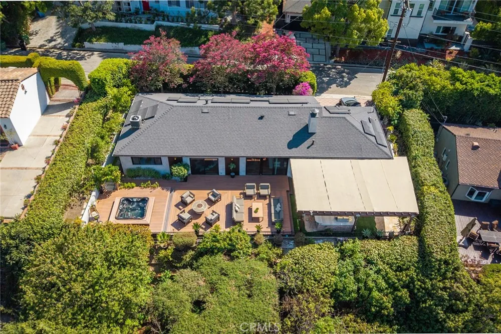 3351 Coy Sherman Oaks, CA 91423