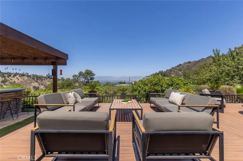 3351 Coy Sherman Oaks, CA 91423