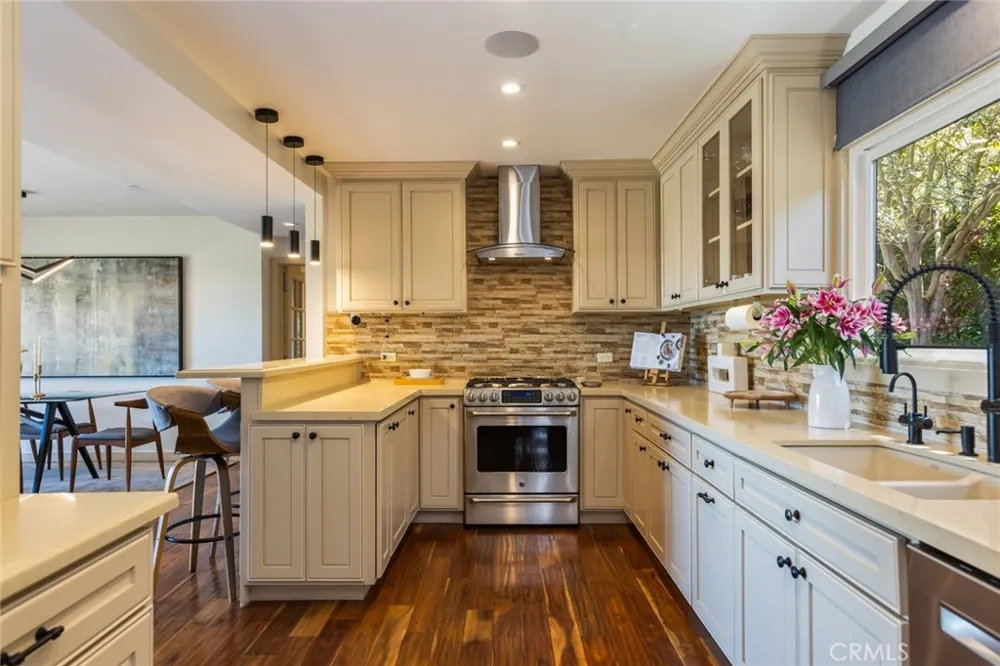 3351 Coy Sherman Oaks, CA 91423