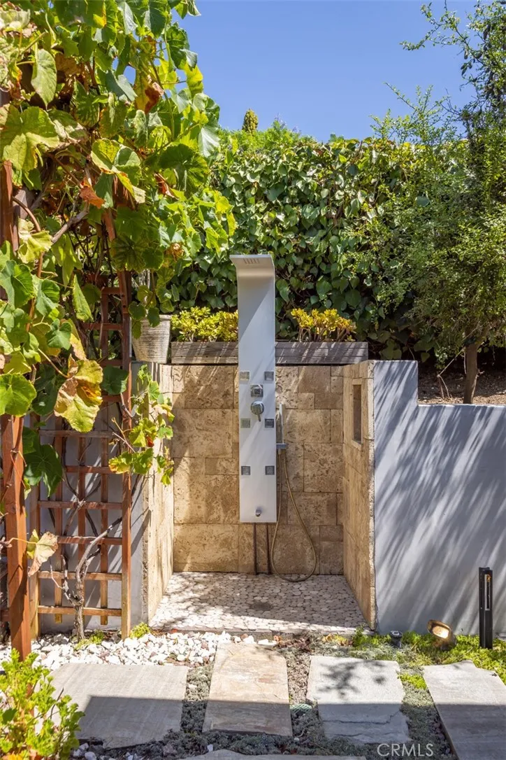 3351 Coy Sherman Oaks, CA 91423