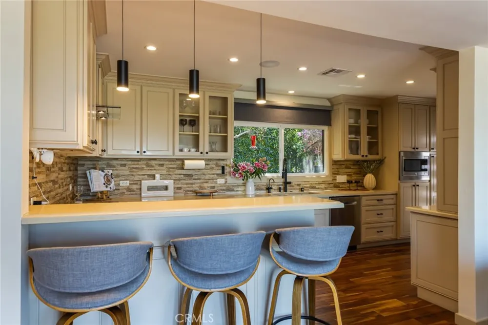 3351 Coy Sherman Oaks, CA 91423