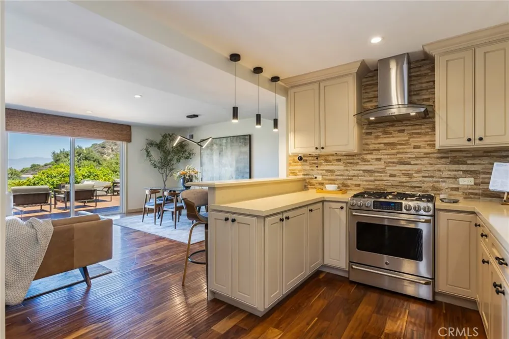 3351 Coy Sherman Oaks, CA 91423