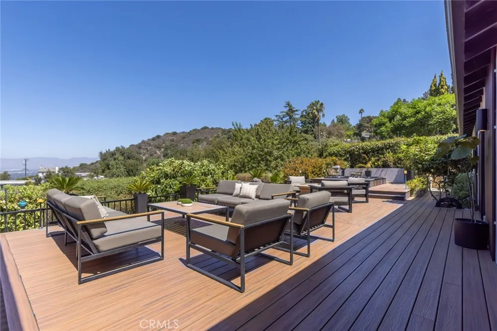 3351 Coy Sherman Oaks, CA 91423