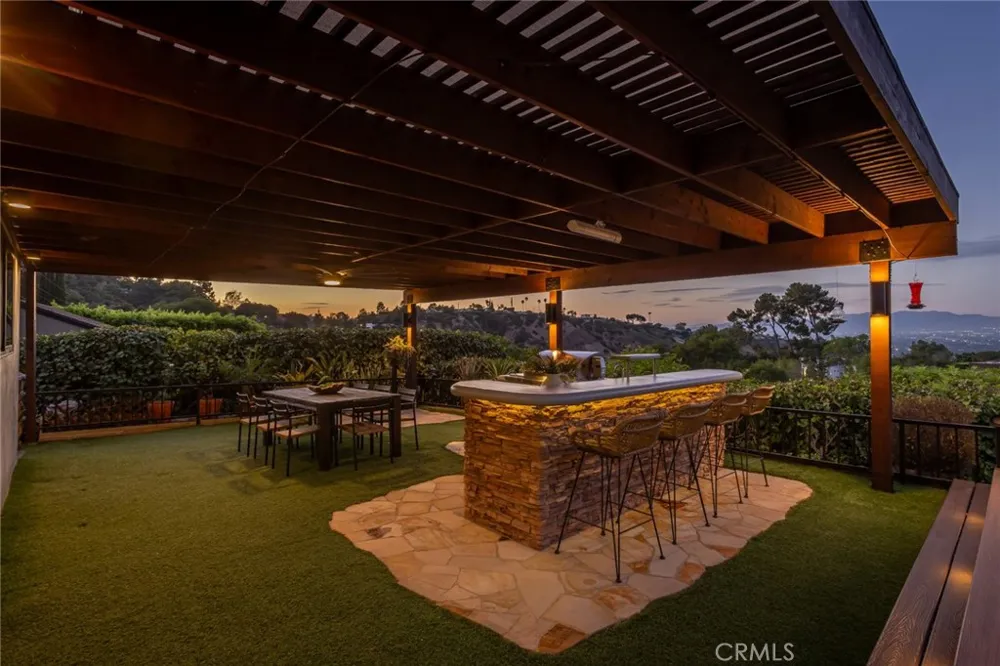 3351 Coy Sherman Oaks, CA 91423