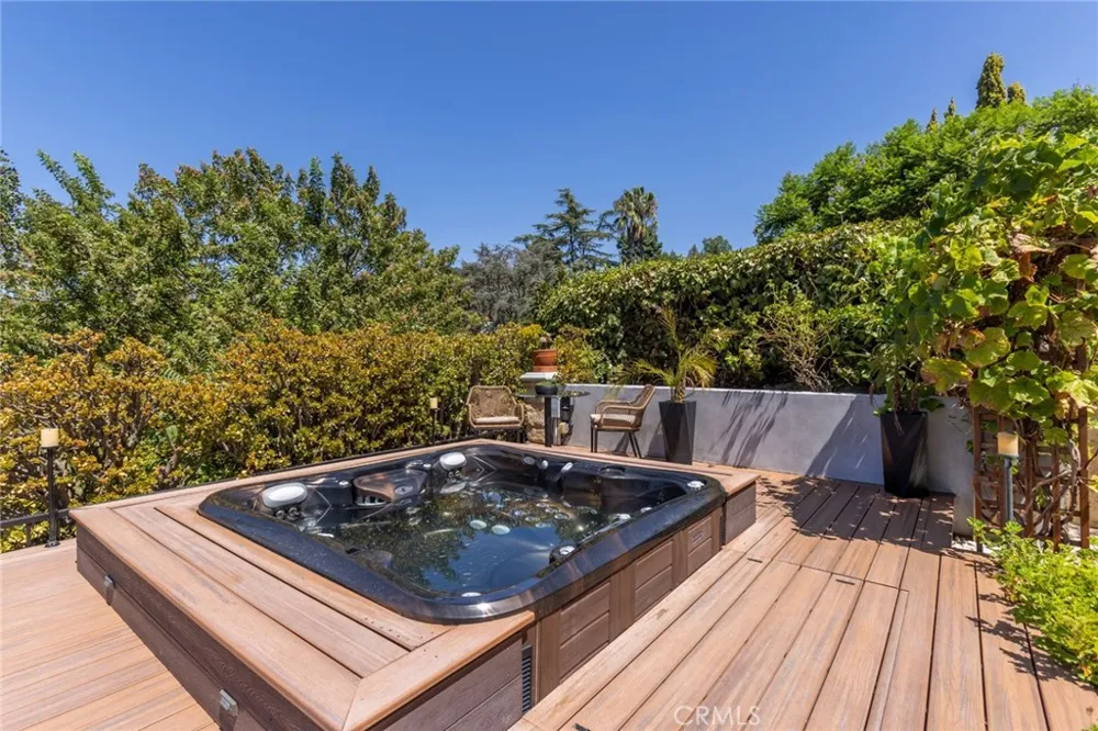 3351 Coy Sherman Oaks, CA 91423