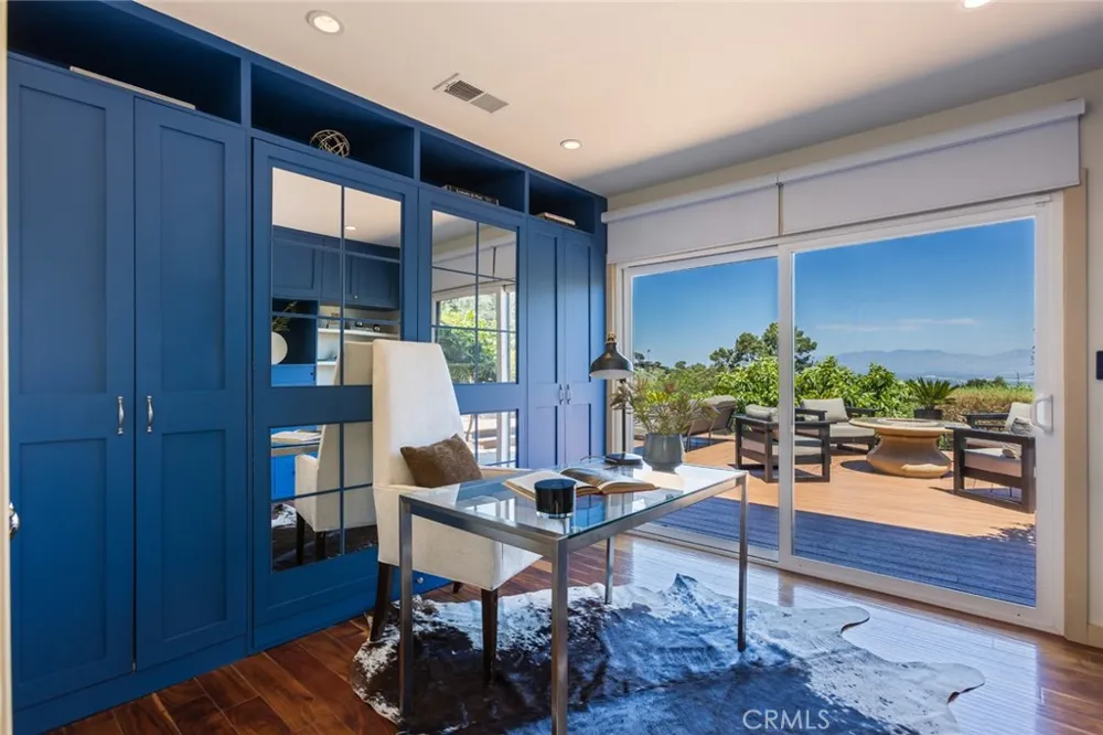 3351 Coy Sherman Oaks, CA 91423