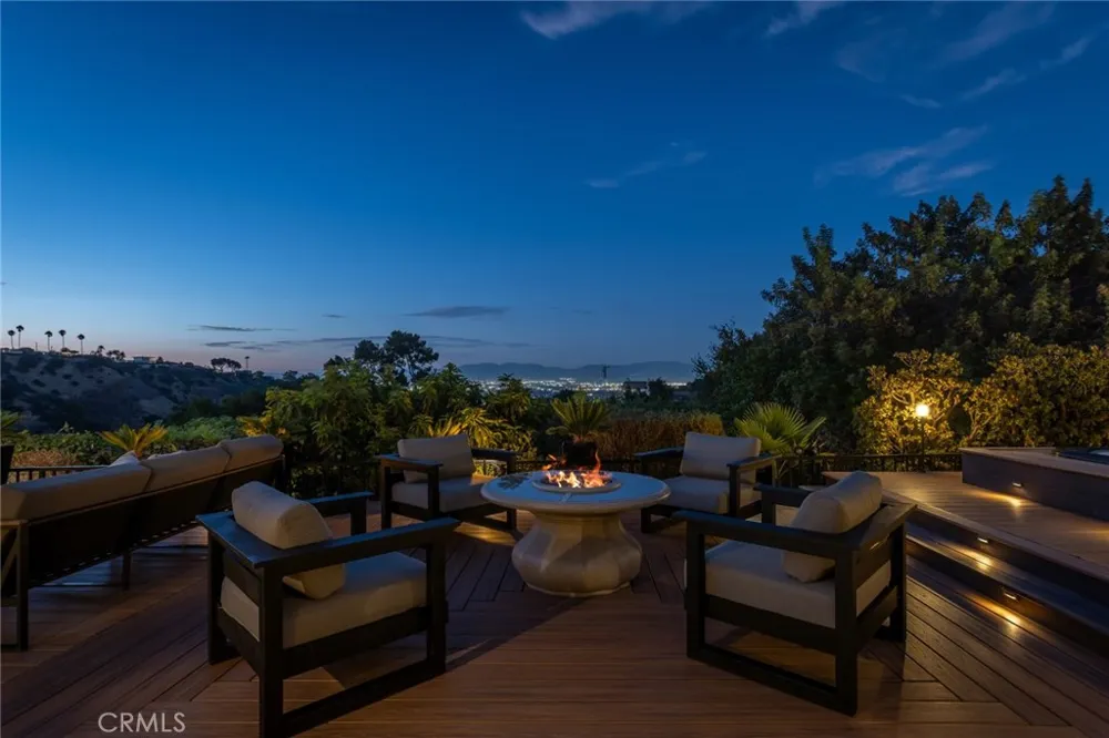 3351 Coy Sherman Oaks, CA 91423