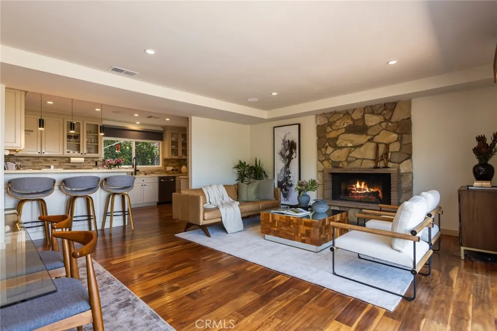 3351 Coy Sherman Oaks, CA 91423