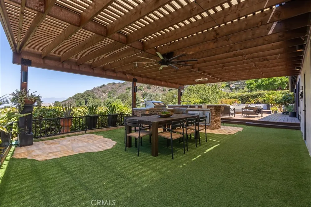 3351 Coy Sherman Oaks, CA 91423