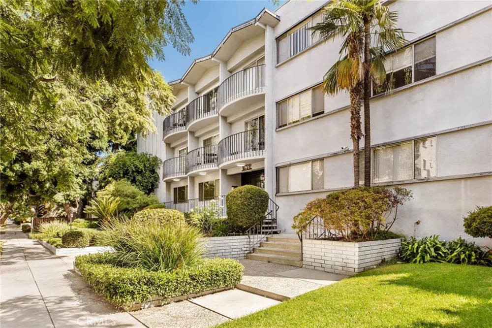 1632 Camden #204 Los Angeles, CA 90025