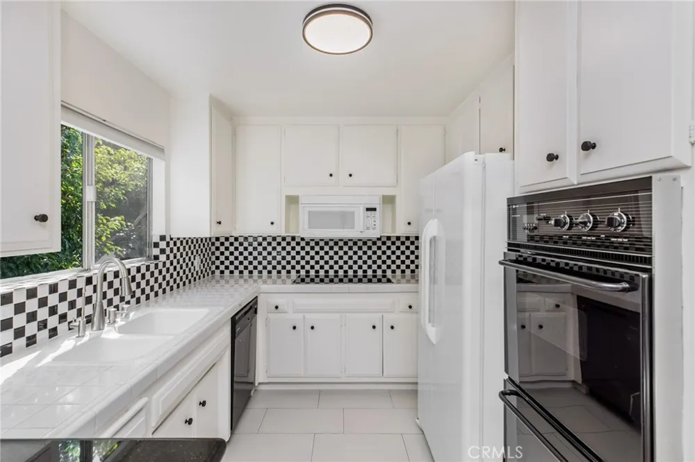 1632 Camden #204 Los Angeles, CA 90025