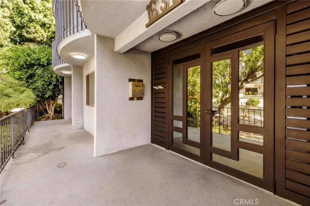 1632 Camden #204 Los Angeles, CA 90025