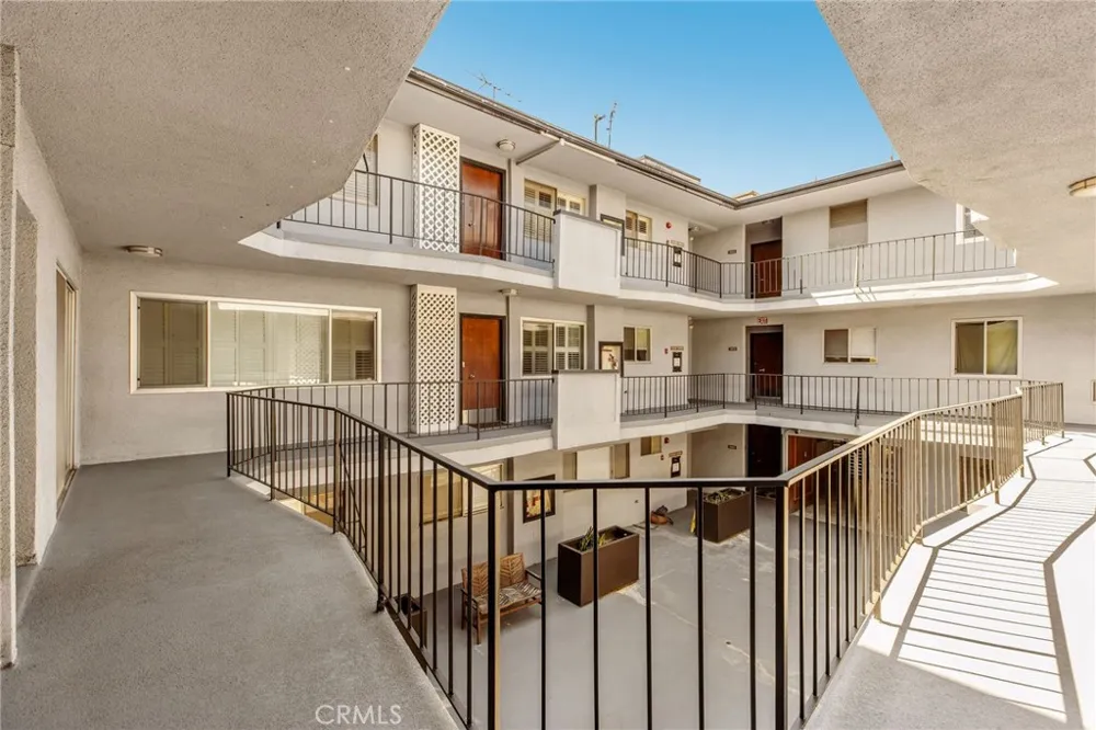 1632 Camden #204 Los Angeles, CA 90025