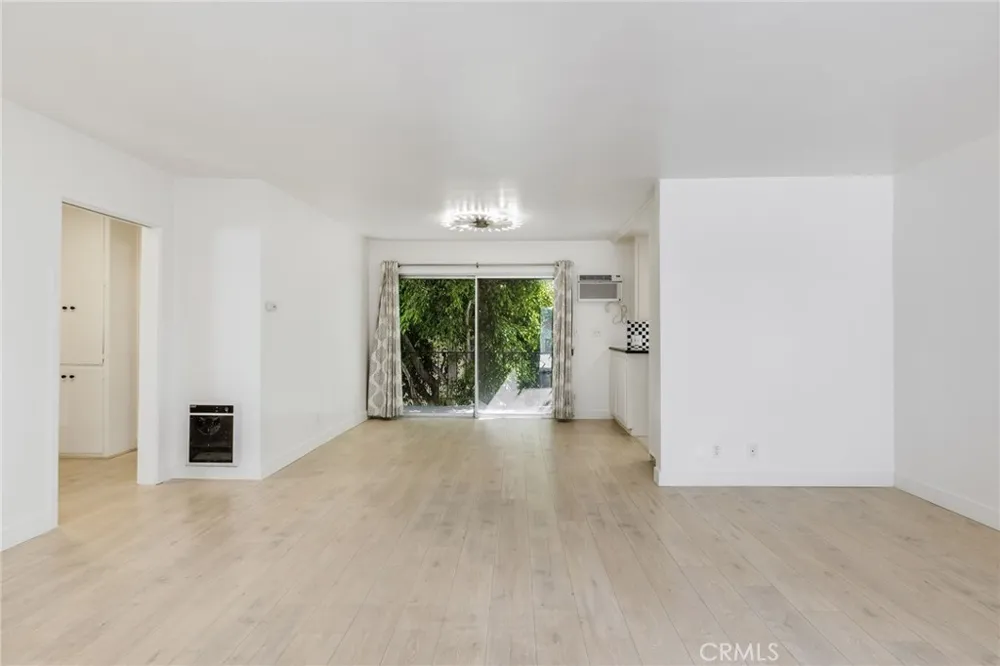 1632 Camden #204 Los Angeles, CA 90025