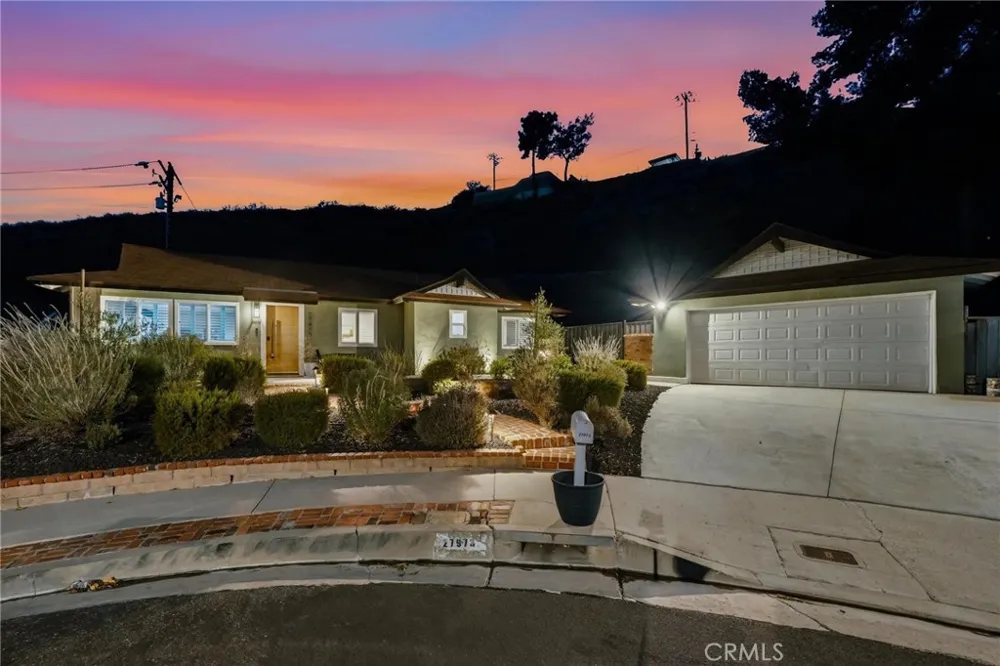 27973 Carvel Drive Canyon Country, CA 91351