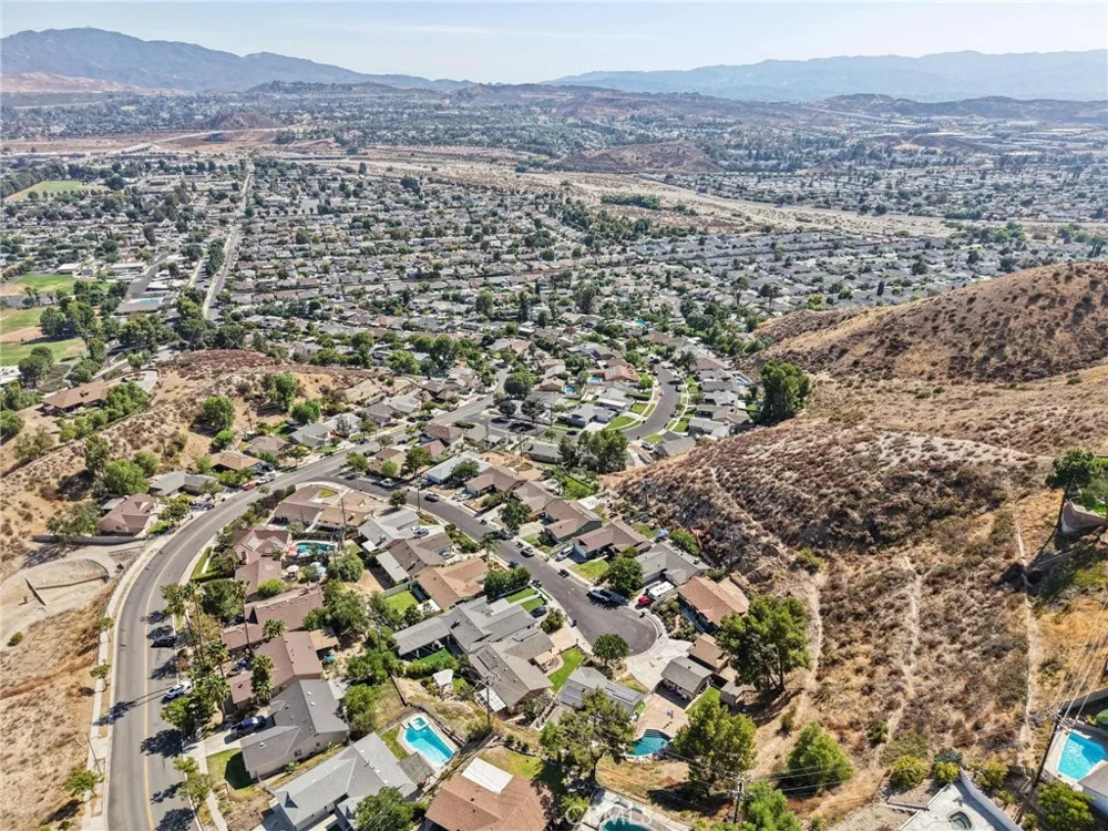 27973 Carvel Drive Canyon Country, CA 91351