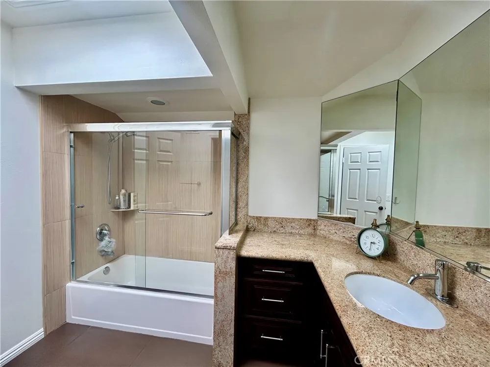 15738 Tetley Hacienda Heights, CA 91745
