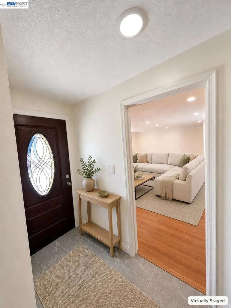 4125 Los Coyotes Diagonal Lakewood, CA 90713